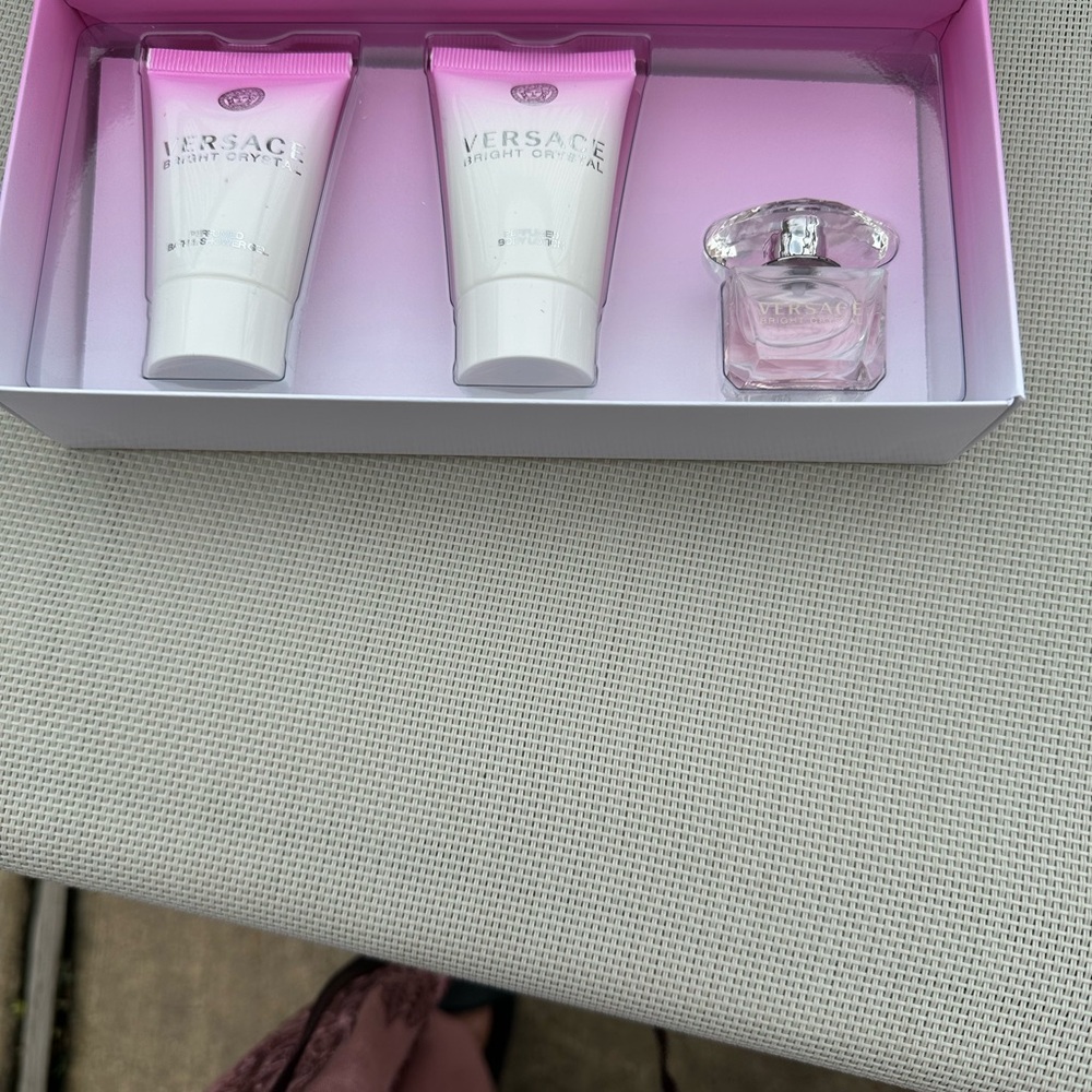 Versace - Picture 3 of 9